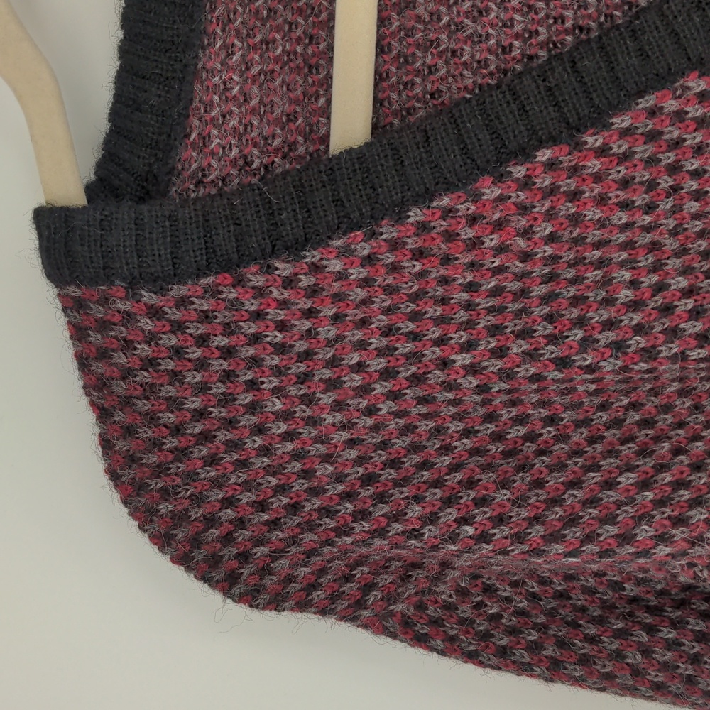 Tumi Knits Men's Alpaca Sweater Red Black Plaid Checkered Size Medium V Neck - Picture 8 of 14